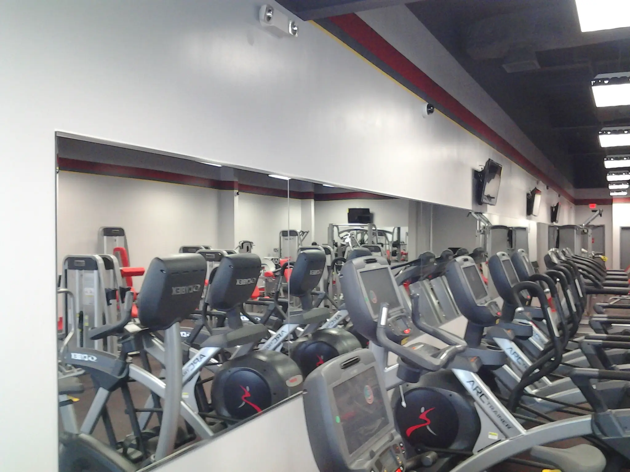Large mirror wall installation for fitness center